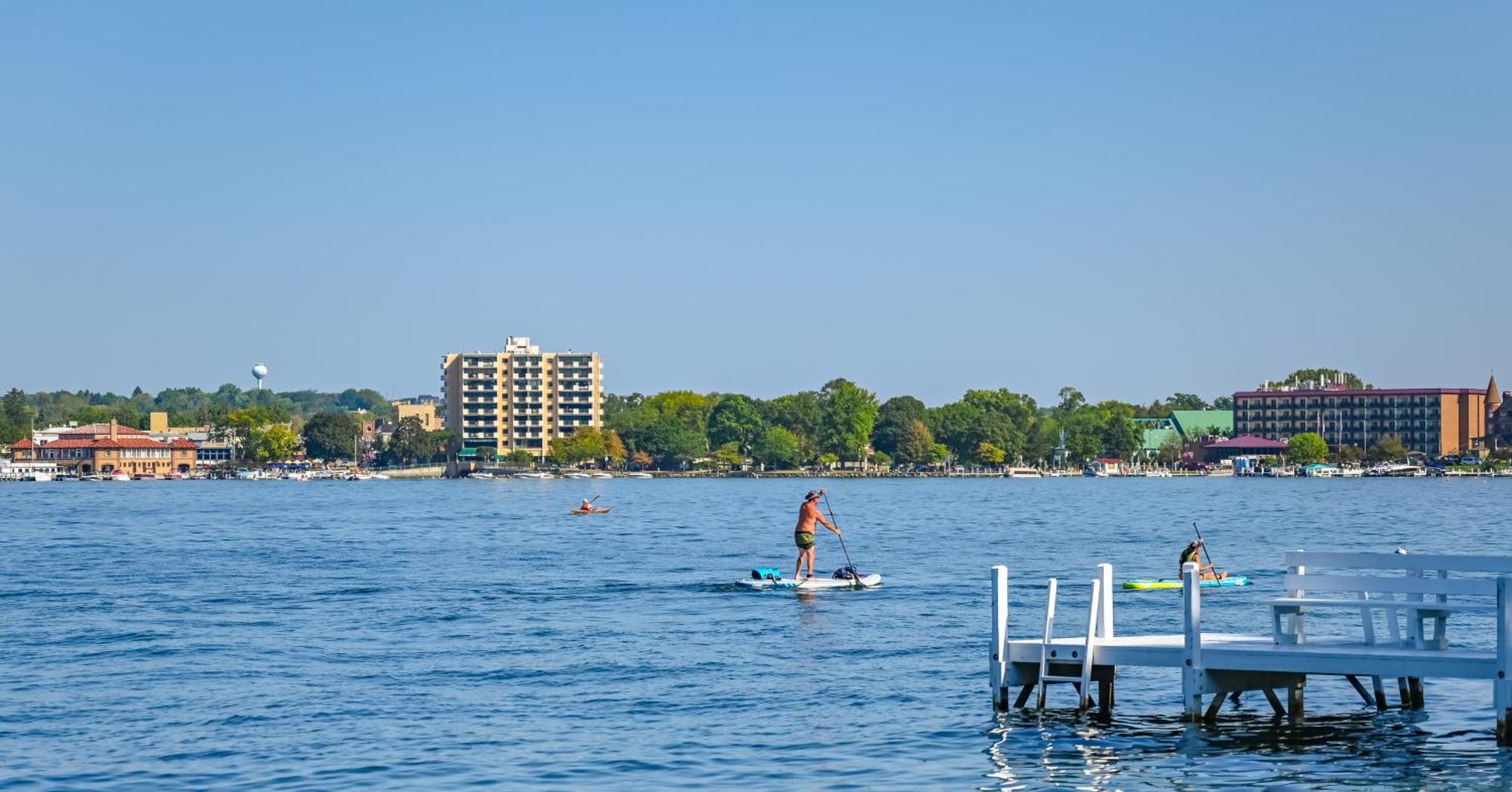 Harbor Shores On Lake Geneva Extérieur photo