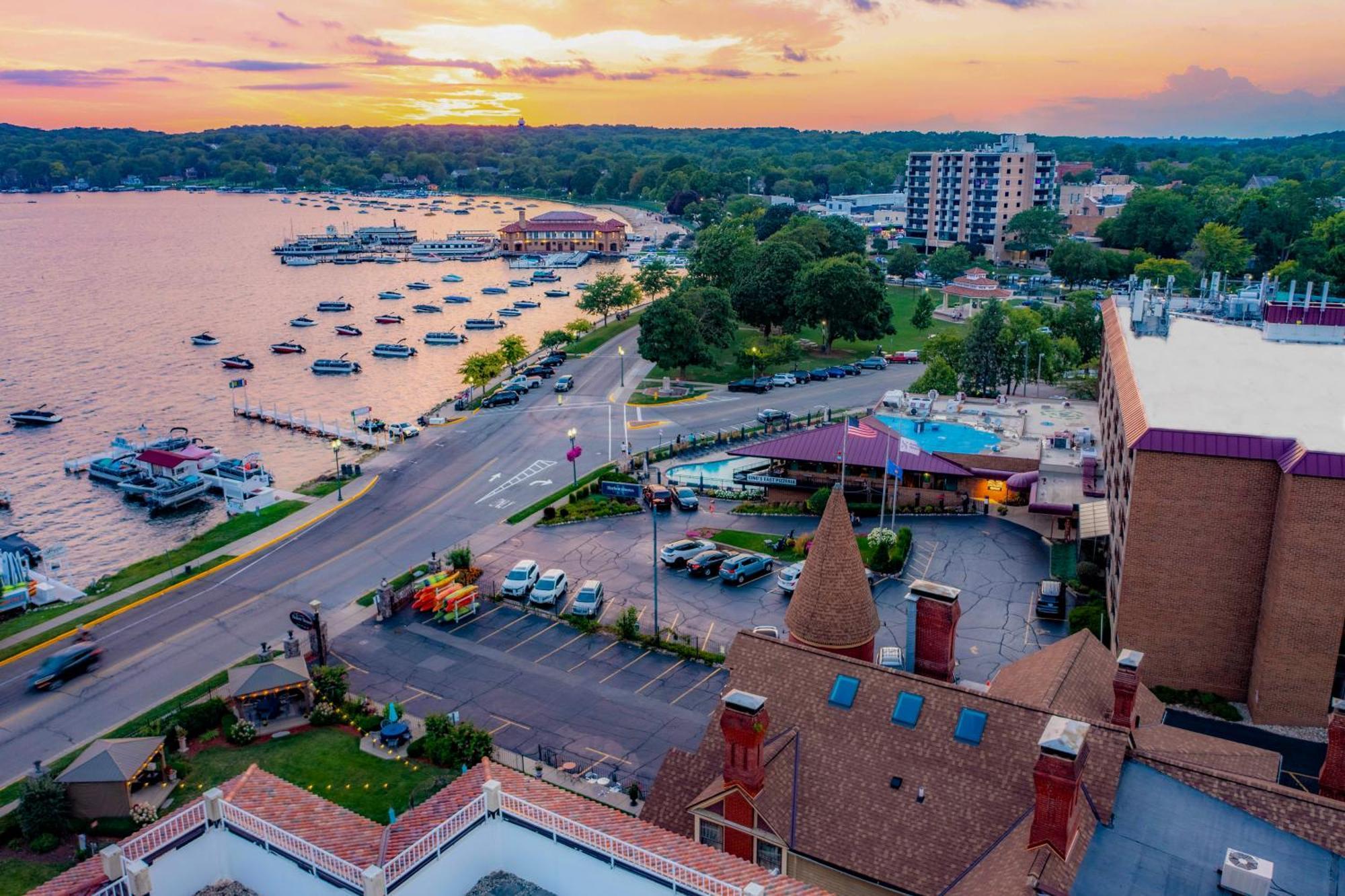 Harbor Shores On Lake Geneva Extérieur photo